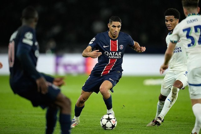 Achraf Hakimi dikepung lawan di laga PSG vs PSV Eindhoven, Liga Champions 2024/2025